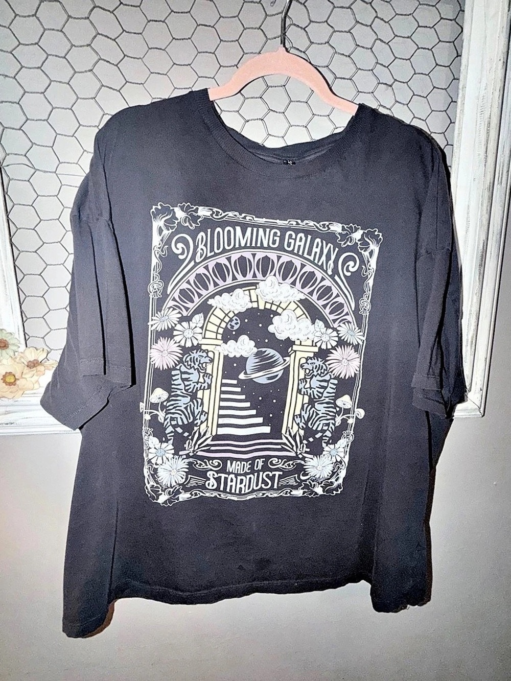 Stradivarius Blooming Galaxy graphic tee Graphic Tee in Black Size XL